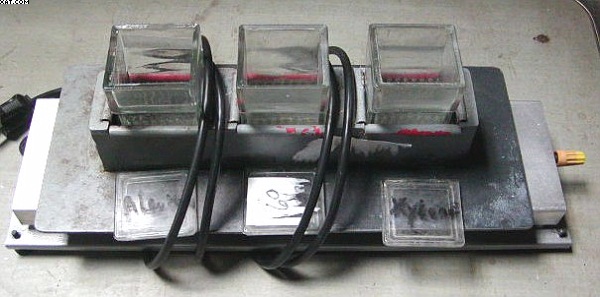 SLIDE WASHER, 3 compartment, ~2" x 2" x 2", with covers.